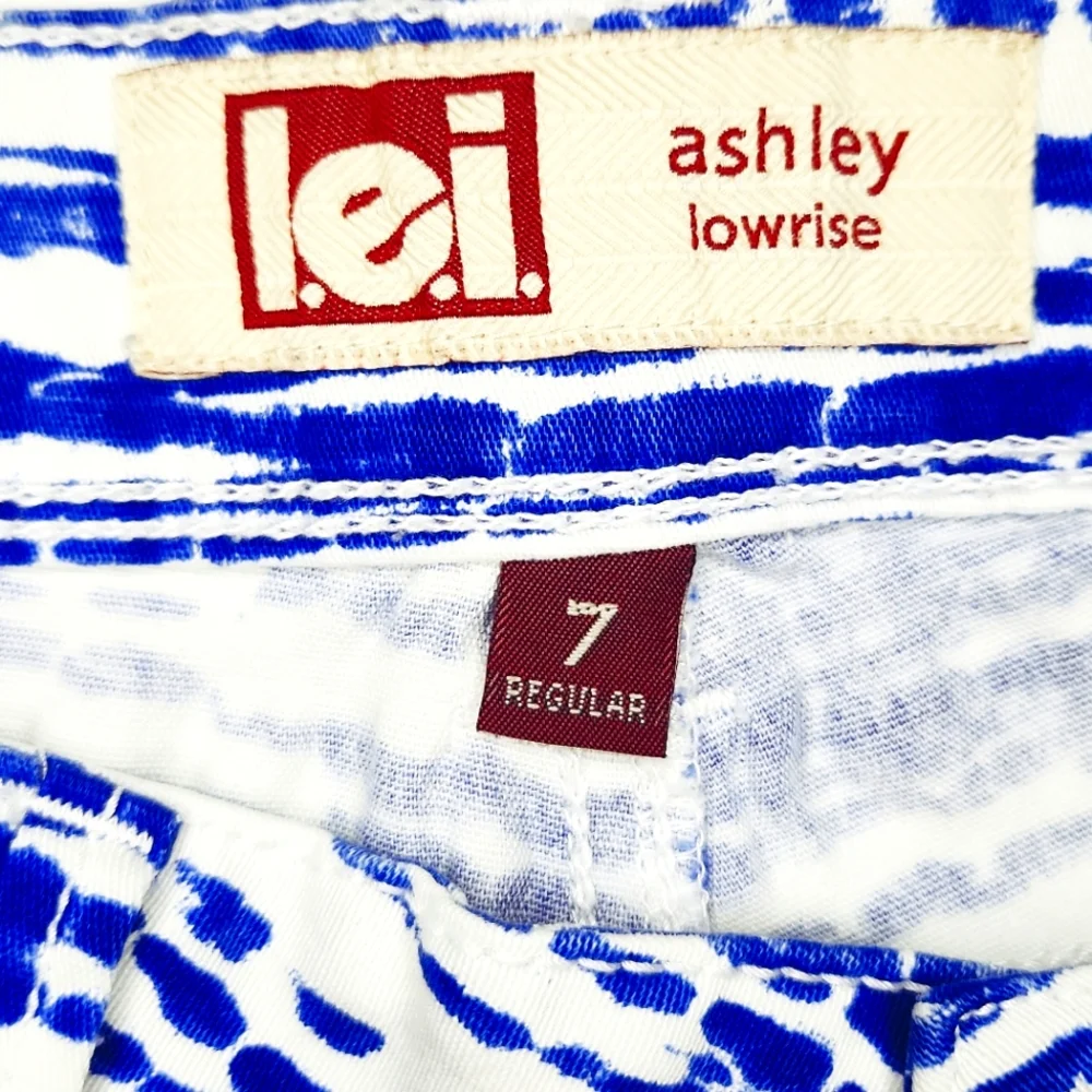 l.e.i. Shorts - Picture 2 of 3